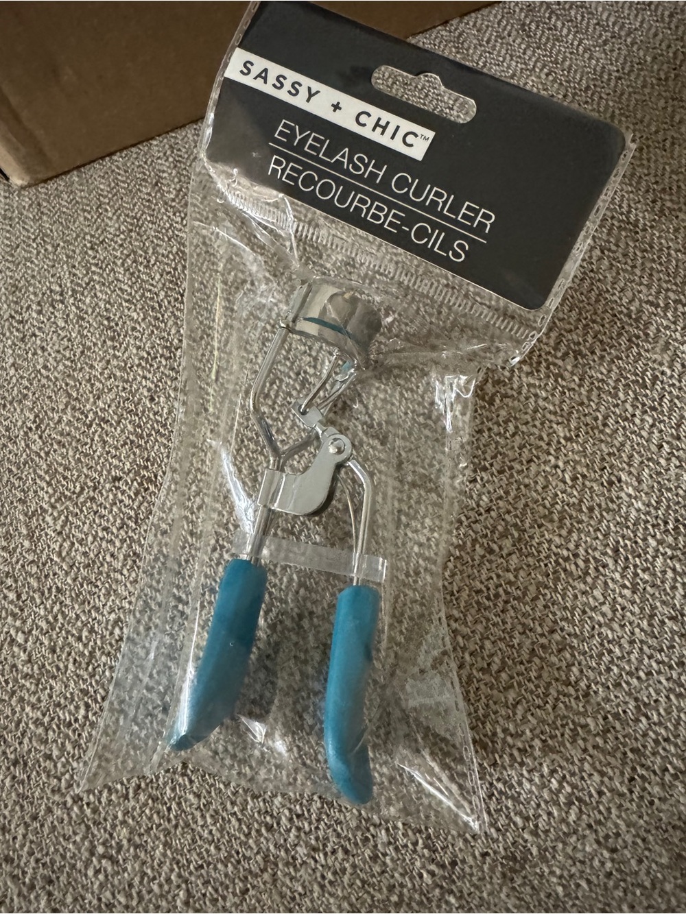 Sassy + Chic Blue Eyelash Curler
